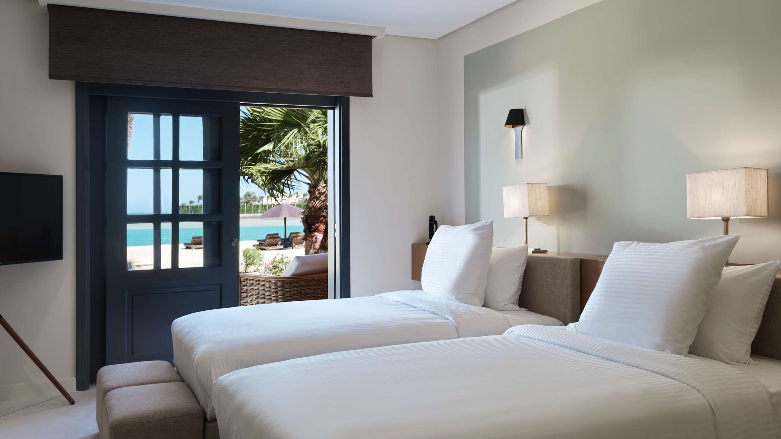 Premium Beachfront Terrace - Image 4