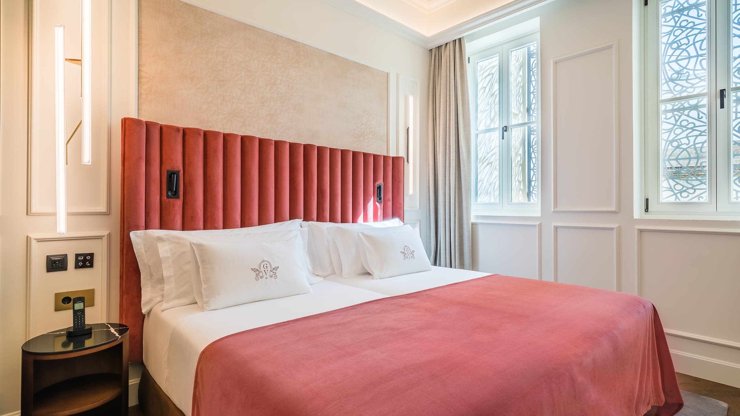 Deluxe Room - Image 8