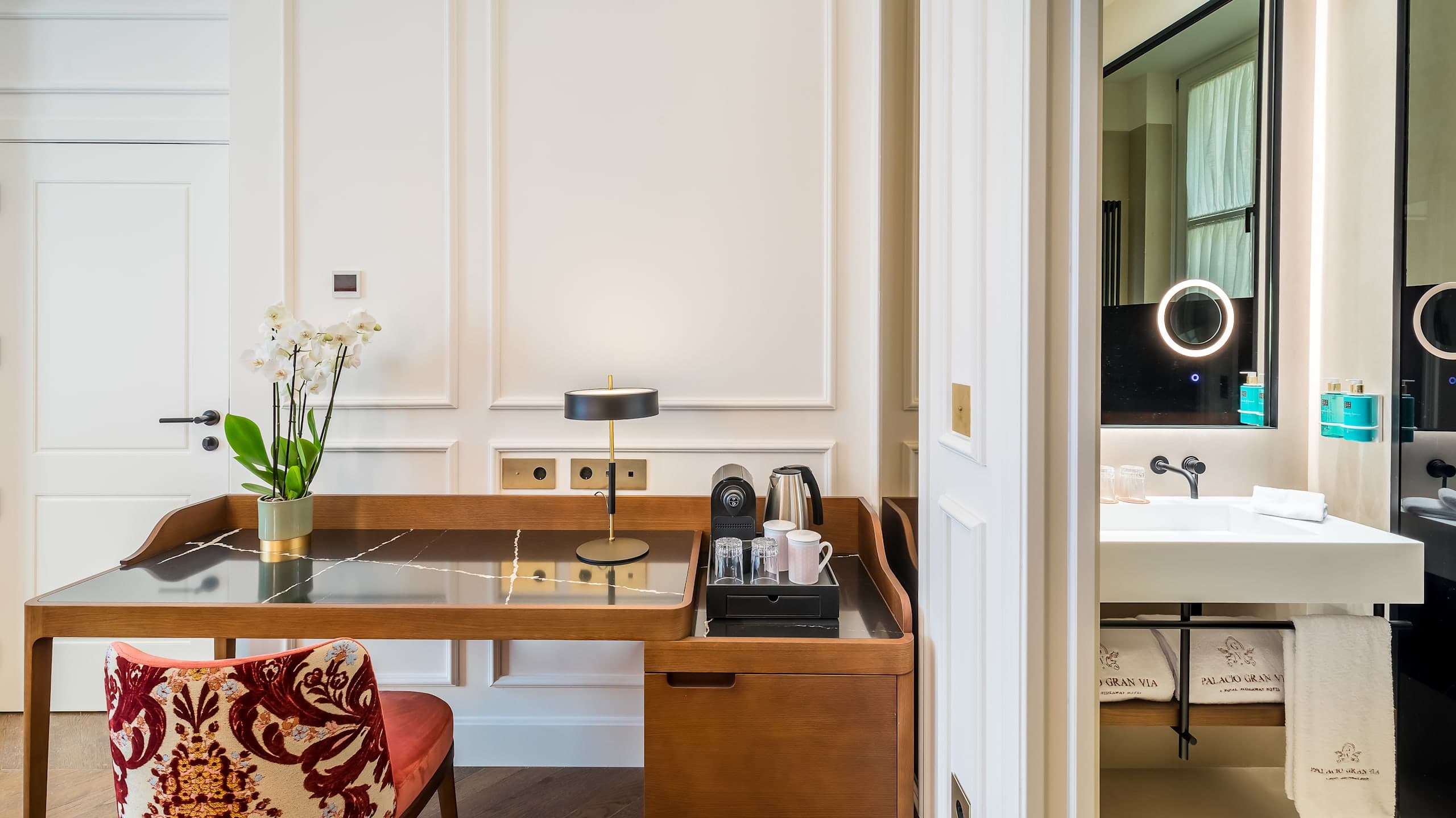 Deluxe Room - Image 3