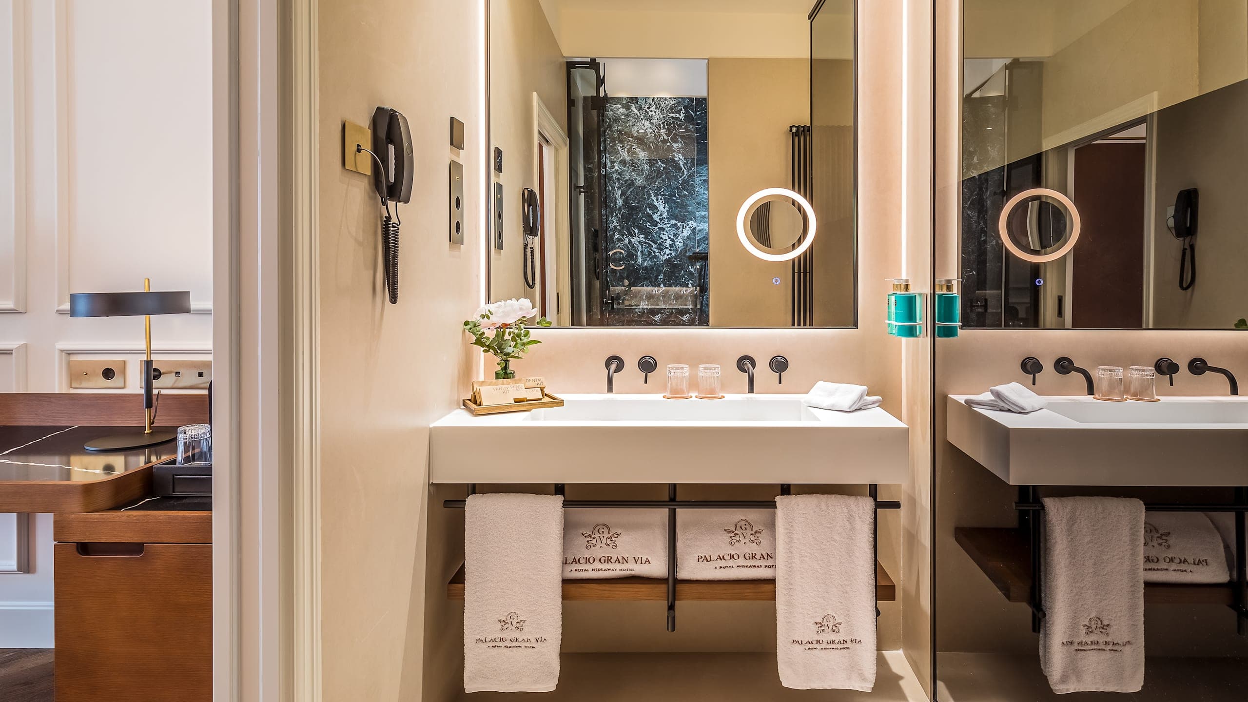 Deluxe Room - Image 2